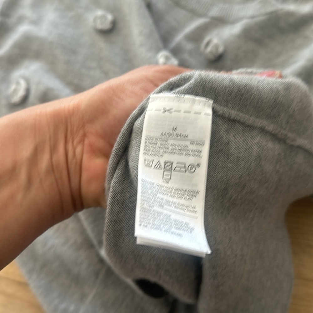 Merino wool banana republic gray pom pom sweater women’s M - Picture 5 of 6